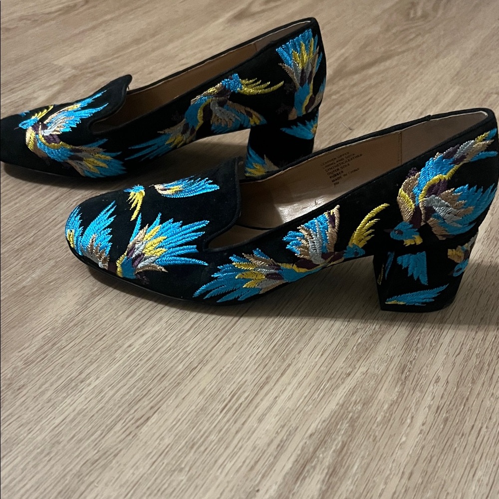 Banana Republic Embroidered Black and Blue Women's Loafers